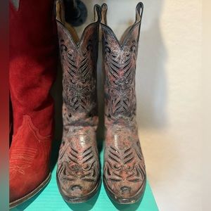 Corral boots women’s size 8 gently used , great condition black sequin inlay